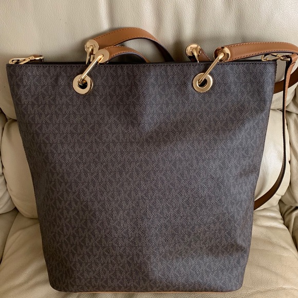 LARGE MICHAEL KORS AUTHENTIC TOTE LIKE NEW IN EUC - Picture 3 of 8